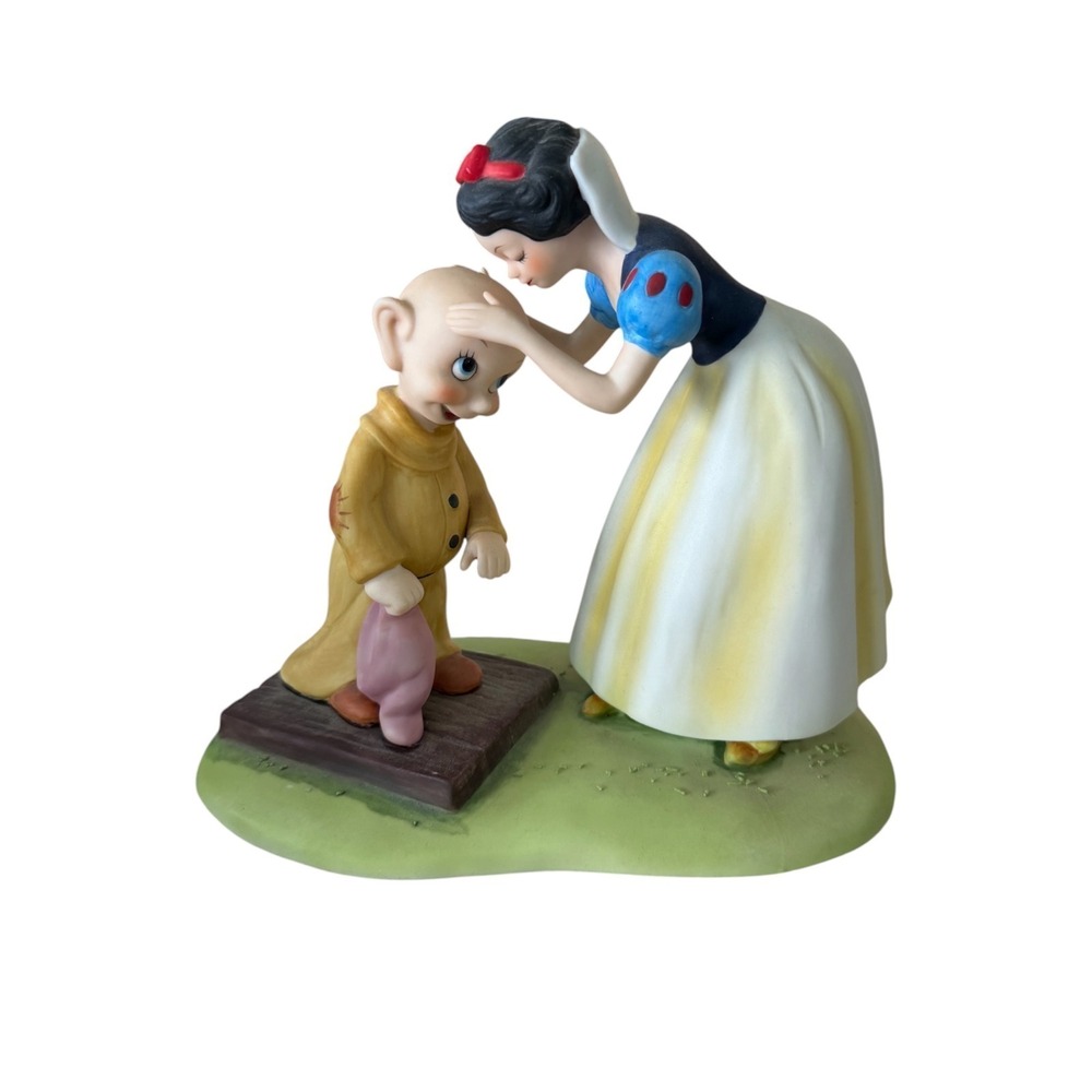 Vintage‎ Walt Disney Productions Snow White and Dopey Figurine Matte